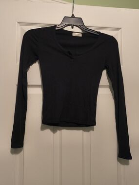 Frankee & Skylarr Ribbed Long-Sleeve Scoop Neck Top - Black